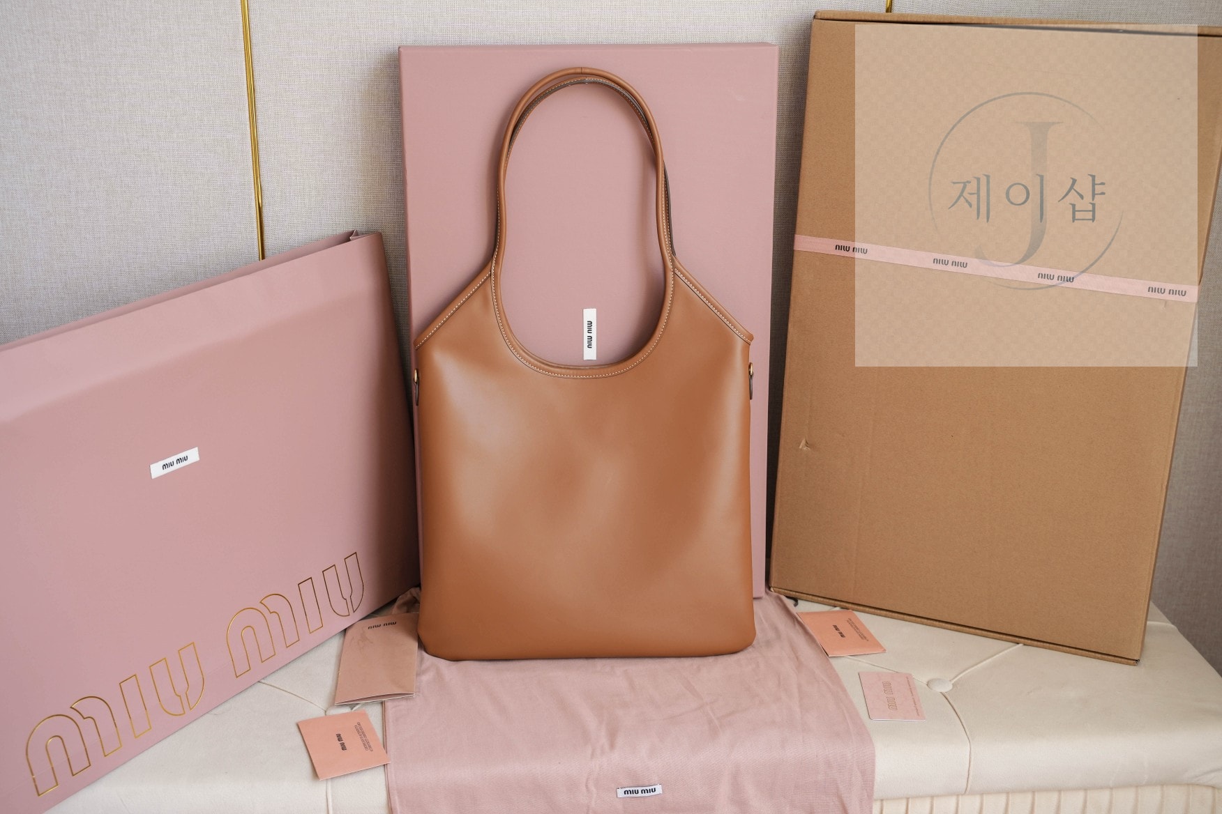 Miu Miu Ivy leather bag Regular 11번 이미지