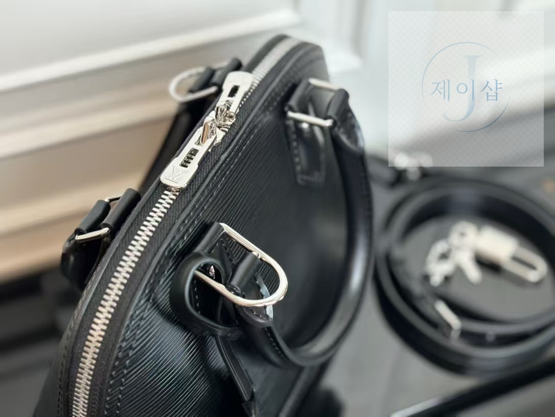 루이비통 알마 bb 에피 4번 이미지