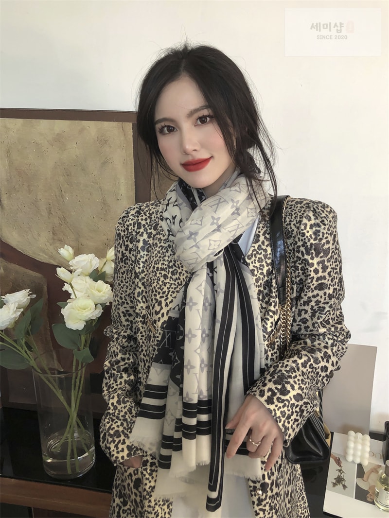 루이비통 루이비통 모노그램 체크 캐시미어 스카프 화이트 블랙 악세사리 4번 이미지