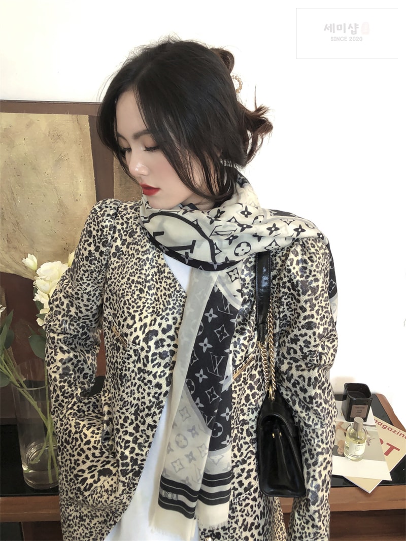 루이비통 루이비통 모노그램 체크 캐시미어 스카프 화이트 블랙 악세사리 7번 이미지