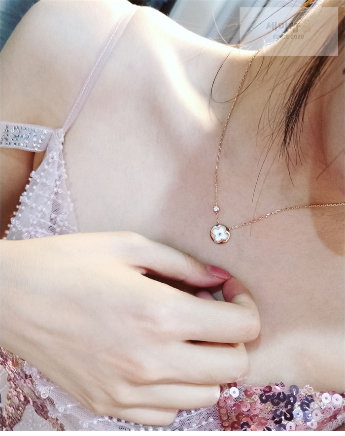 Louis Vuitton 루이비통 컬러 블라썸 썬 목걸이 Q93520 레플리카 9번 이미지 - 악세사리 | 세미샵 레플리카 사이트
