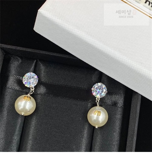Miu Miu 미우미우 크리스탈 펄 이어링 악세사리 5번 이미지