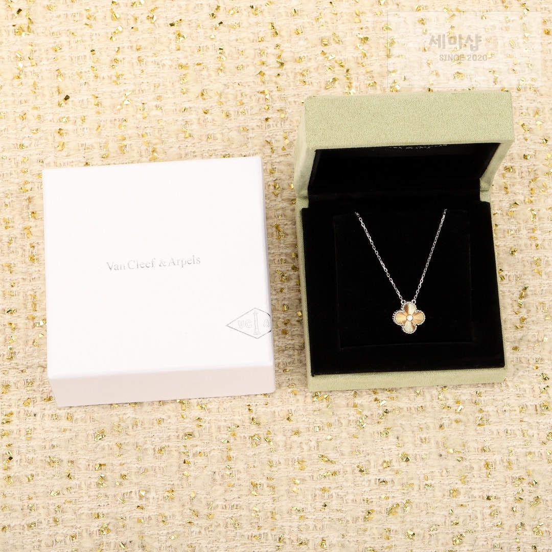 Van Cleef Arpels 반클리프 아펠 빈티지 알함브라 펜던트 기요셰 " 2 Color " 실버 악세사리 1번 이미지