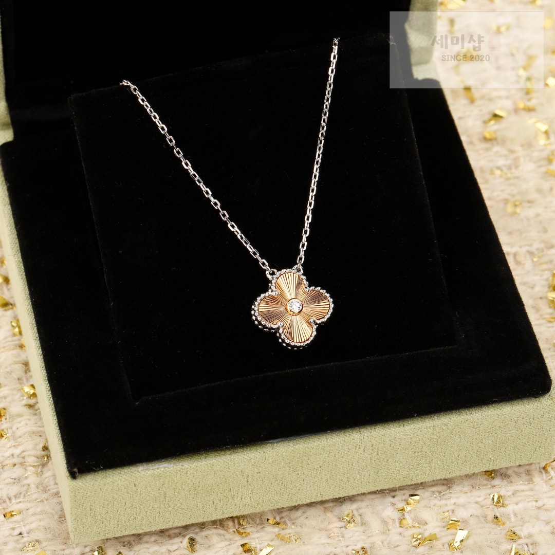 Van Cleef Arpels 반클리프 아펠 빈티지 알함브라 펜던트 기요셰 " 2 Color " 실버 악세사리 2번 이미지