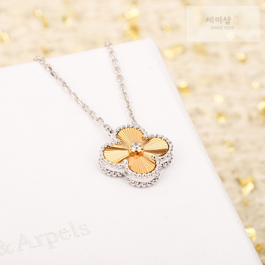 Van Cleef Arpels 반클리프 아펠 빈티지 알함브라 펜던트 기요셰 " 2 Color " 실버 악세사리 3번 이미지