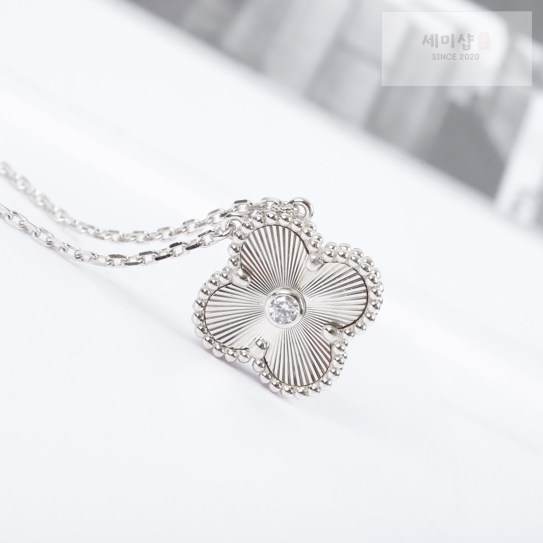 Van Cleef Arpels 반클리프 아펠 빈티지 알함브라 펜던트 기요셰 " 2 Color " 실버 악세사리 10번 이미지