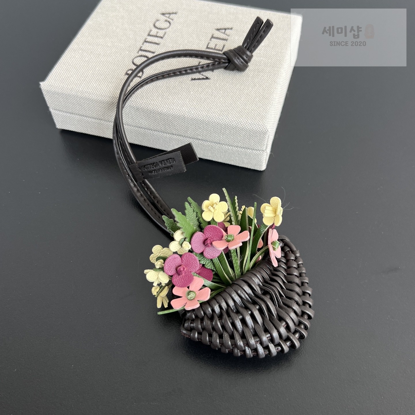 Bottega Veneta 보테가베네타 이스터 부케 백참 867411 폰단트 악세사리 1번 이미지