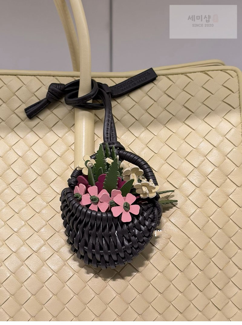 Bottega Veneta 보테가베네타 이스터 부케 백참 867411 폰단트 악세사리 2번 이미지