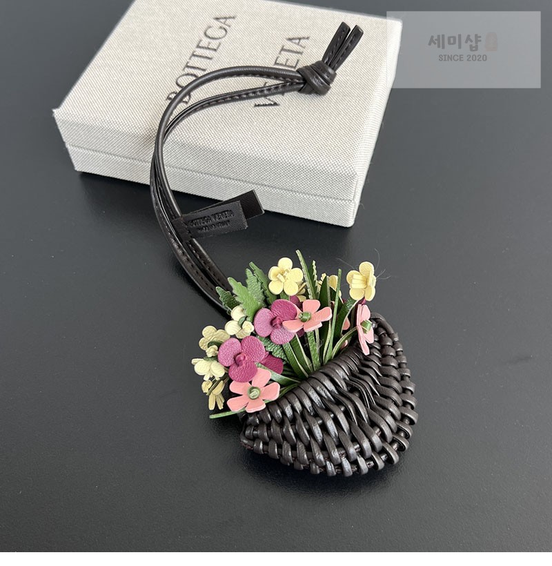 Bottega Veneta 보테가베네타 이스터 부케 백참 867411 폰단트 악세사리 3번 이미지