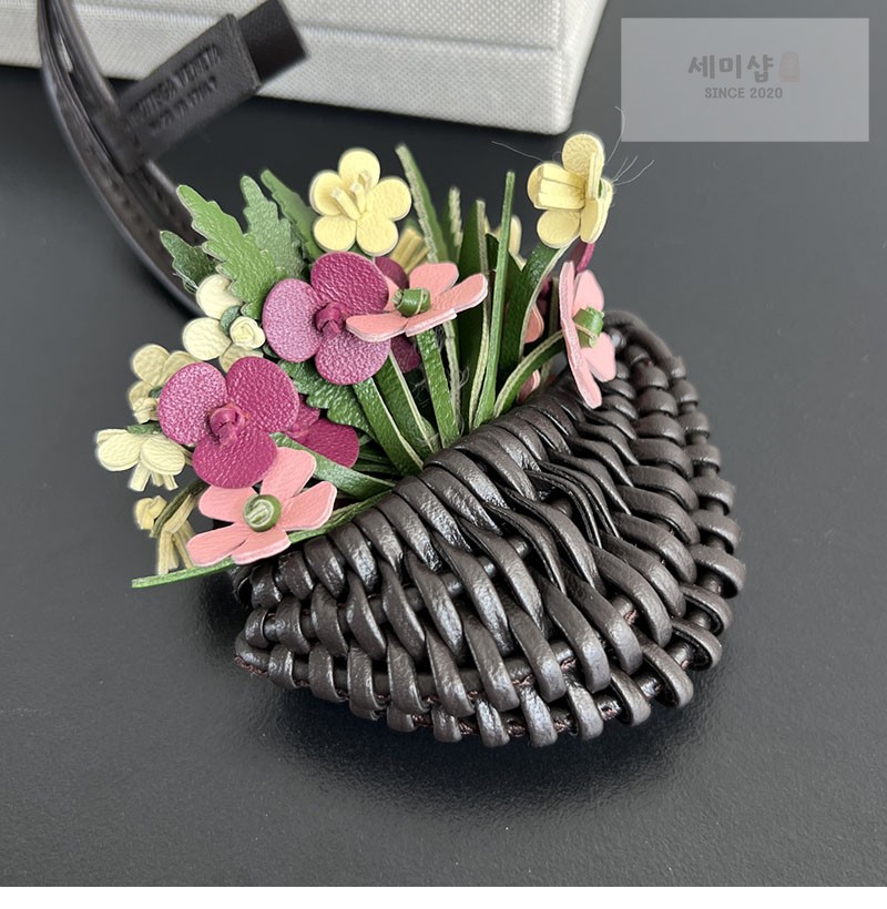 Bottega Veneta 보테가베네타 이스터 부케 백참 867411 폰단트 악세사리 4번 이미지