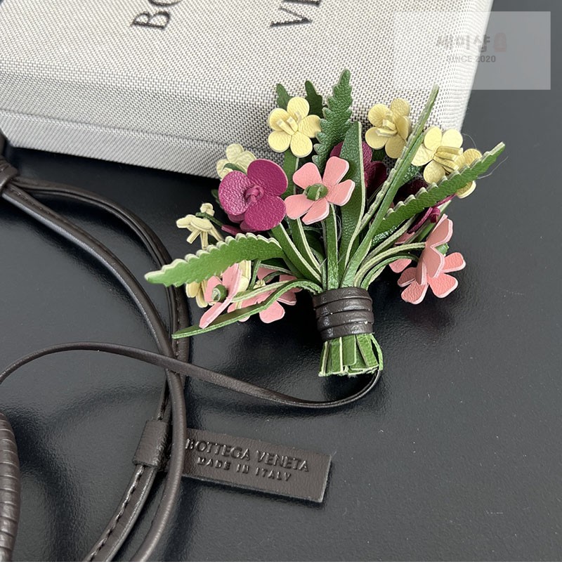 Bottega Veneta 보테가베네타 이스터 부케 백참 867411 폰단트 악세사리 7번 이미지