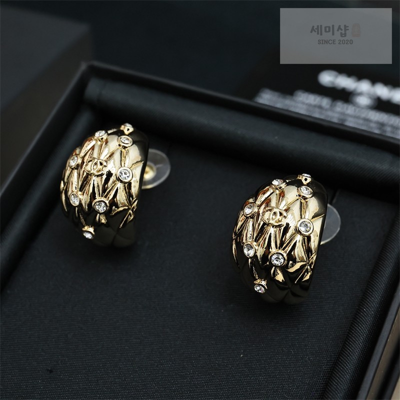C H A N E L 샤넬 퀼팅 파베 후프 이어링 악세사리 1번 이미지