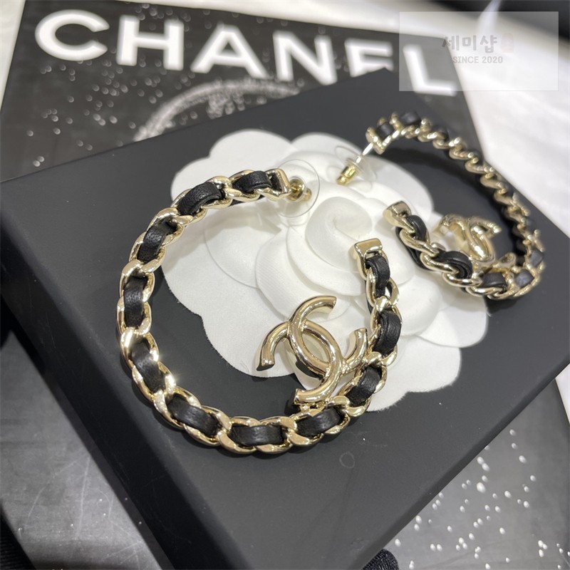 C H A N E L 샤넬 클래식 CC 레더 체인 라운드 후프 이어링 악세사리 9번 이미지