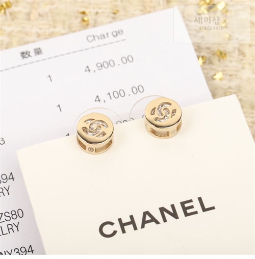 C H A N E L 샤넬 24B 스터드 이어링 악세사리 2번 이미지