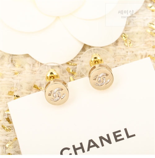 C H A N E L 샤넬 24B 스터드 이어링 악세사리 3번 이미지