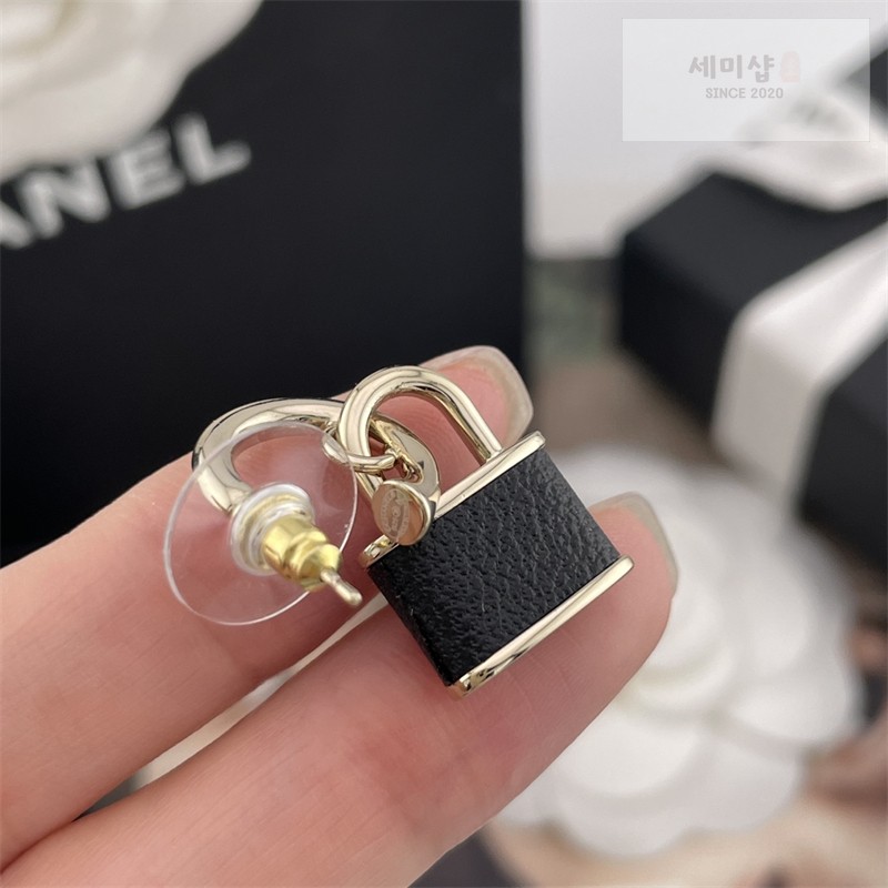 C H A N E L 샤넬 CC 로고 패드락 이어링 악세사리 7번 이미지