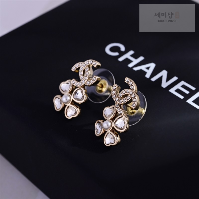 C H A N E L 샤넬 CC 크리스탈 하트 클로버 이어링 악세사리 1번 이미지