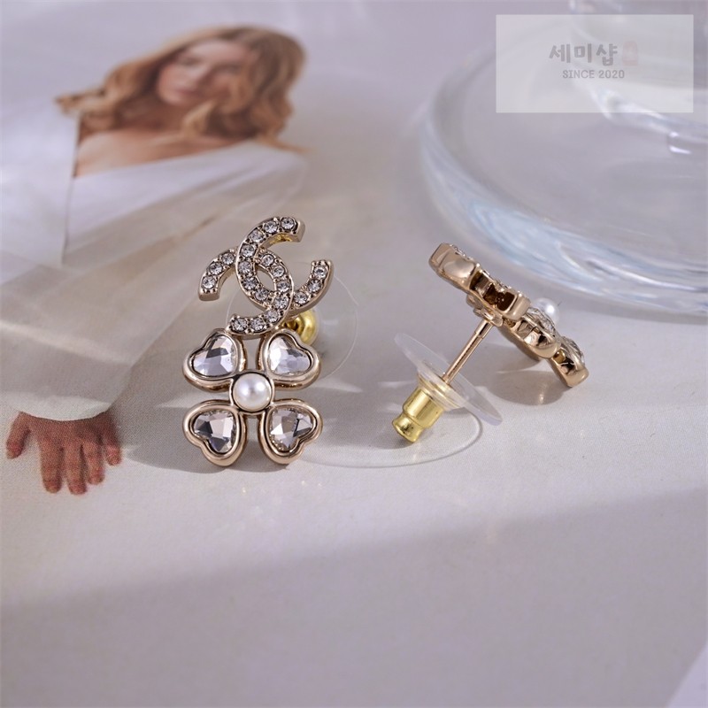 C H A N E L 샤넬 CC 크리스탈 하트 클로버 이어링 악세사리 4번 이미지