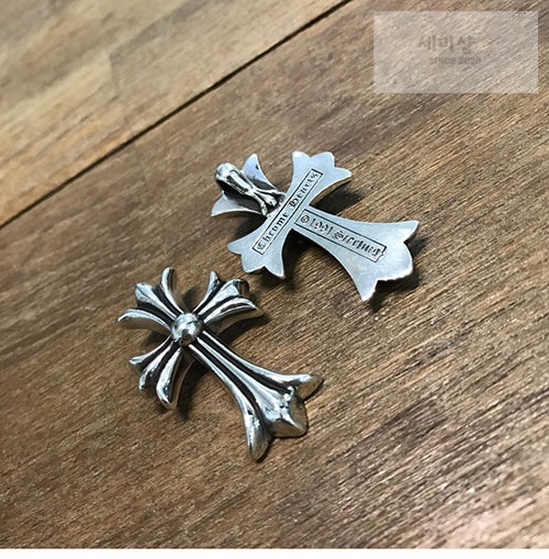 Chrome Hearts 크롬하츠x스와로브스키 타이니 크로스 펜던트 악세사리 8번 이미지