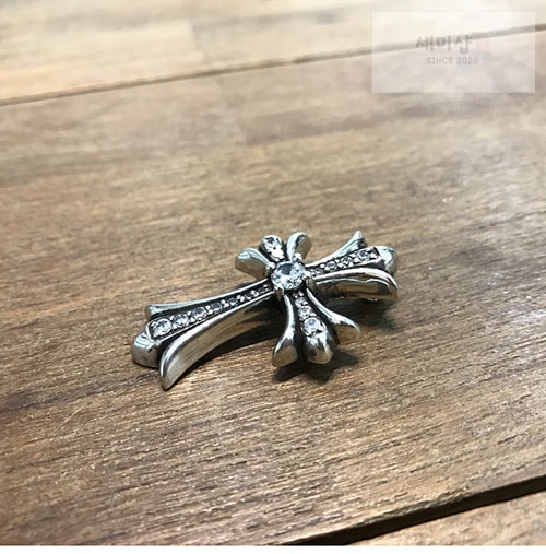 Chrome Hearts 크롬하츠x스와로브스키 타이니 크로스 펜던트 악세사리 2번 이미지