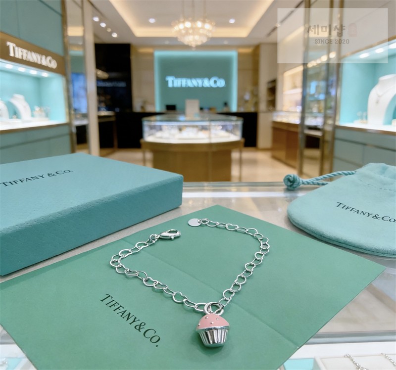 Tiffany And Co 티파니앤코 컵케이크 참 스털링 실버 하트 브레이슬릿 화이트 골드 악세사리 4번 이미지