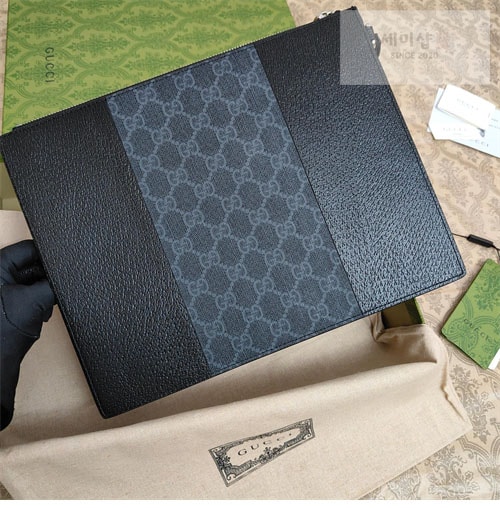Gucci 구찌 GG 수프림 캔버스 스트랩 파우치 클러치백 795487 Bag 2번 이미지