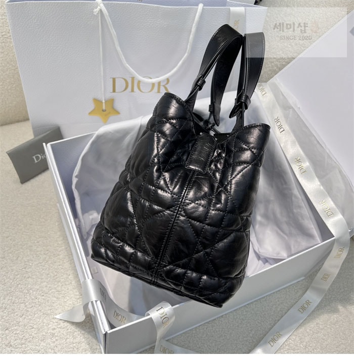 D I O R 디올 뚜주흐 미디엄 백 블랙 매크로까나쥬 크링클 Bag 18번 이미지
