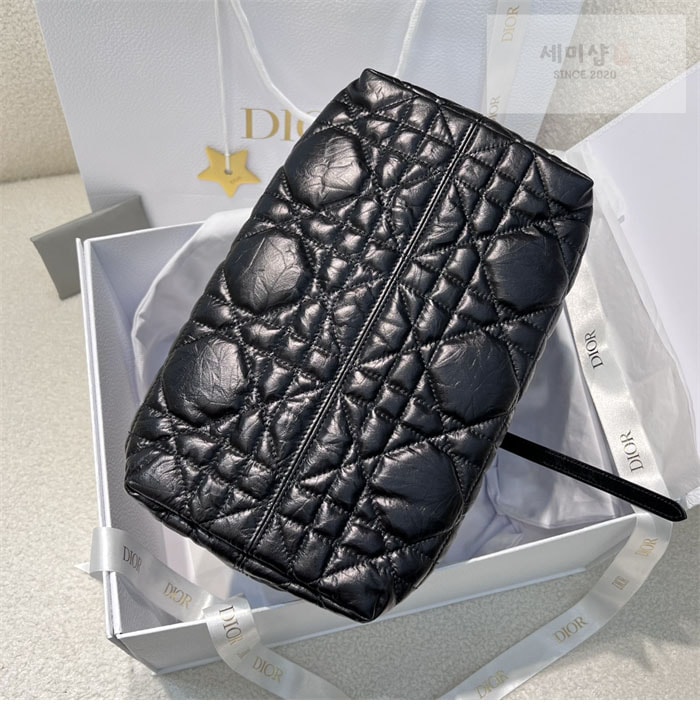 D I O R 디올 뚜주흐 미디엄 백 블랙 매크로까나쥬 크링클 Bag 16번 이미지
