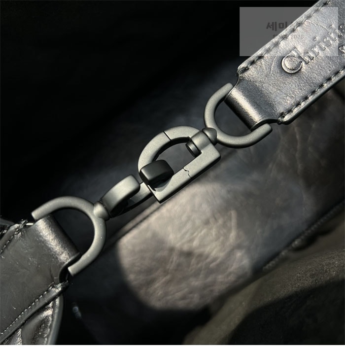 D I O R 디올 뚜주흐 미디엄 백 블랙 매크로까나쥬 크링클 Bag 4번 이미지