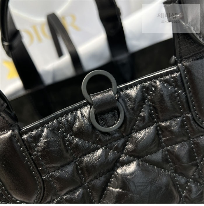 D I O R 디올 뚜주흐 미디엄 백 블랙 매크로까나쥬 크링클 Bag 7번 이미지