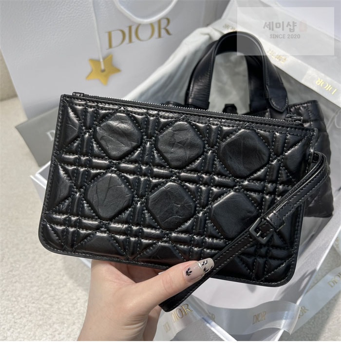 D I O R 디올 뚜주흐 미디엄 백 블랙 매크로까나쥬 크링클 Bag 19번 이미지