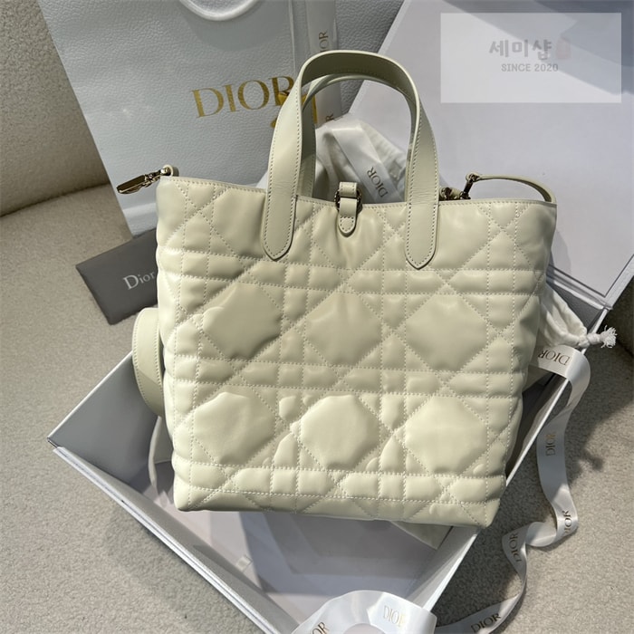D I O R 디올 뚜주흐 미디엄 버티컬 토트백 라떼 매크로까나쥬 Bag 5번 이미지