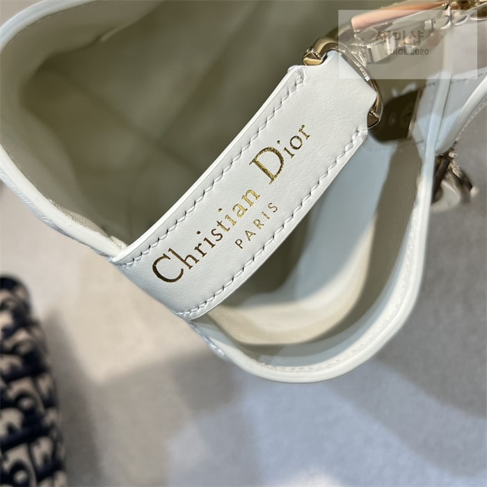 D I O R 디올 뚜주흐 미디엄 버티컬 토트백 라떼 매크로까나쥬 Bag 8번 이미지