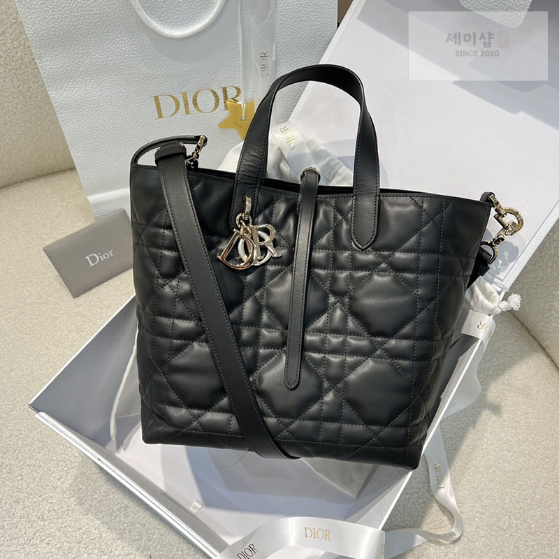 D I O R 디올 뚜주흐 미디엄 버티컬 토트백 블랙 매크로까나쥬 Bag 10번 이미지