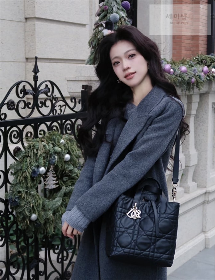 D I O R 디올 뚜주흐 미디엄 버티컬 토트백 블랙 매크로까나쥬 Bag 12번 이미지