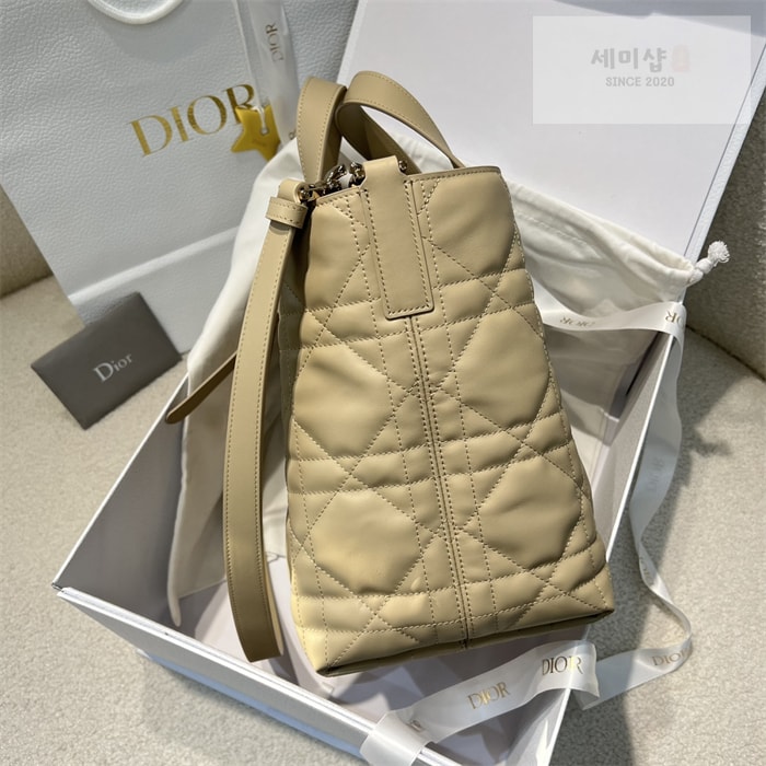 D I O R 디올 뚜주흐 미디엄 버티컬 토트백 파우더 베이지 매크로까나쥬 Bag 8번 이미지