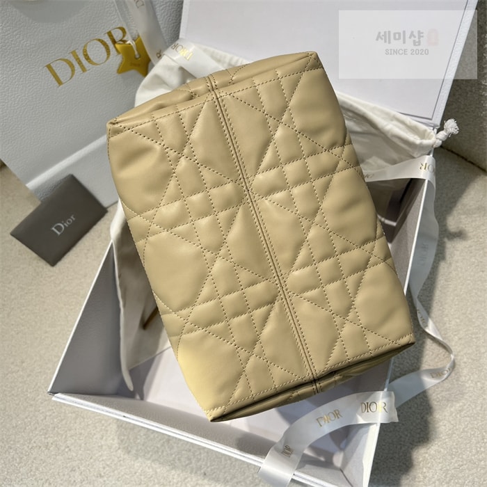 D I O R 디올 뚜주흐 미디엄 버티컬 토트백 파우더 베이지 매크로까나쥬 Bag 1번 이미지