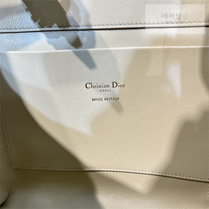 D I O R 디올 뚜주흐 미디엄 버티컬 토트백 파우더 베이지 매크로까나쥬 Bag 12번 이미지