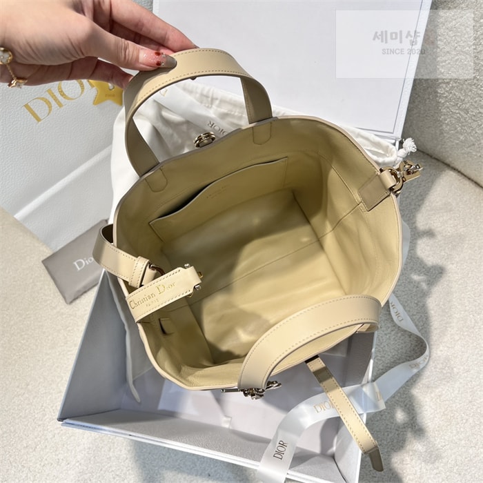 D I O R 디올 뚜주흐 미디엄 버티컬 토트백 파우더 베이지 매크로까나쥬 Bag 13번 이미지