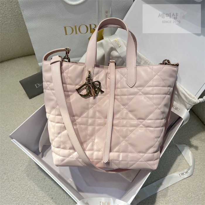 D I O R 디올 뚜주흐 미디엄 버티컬 토트백 페일 핑크 매크로까나쥬 Bag 3번 이미지