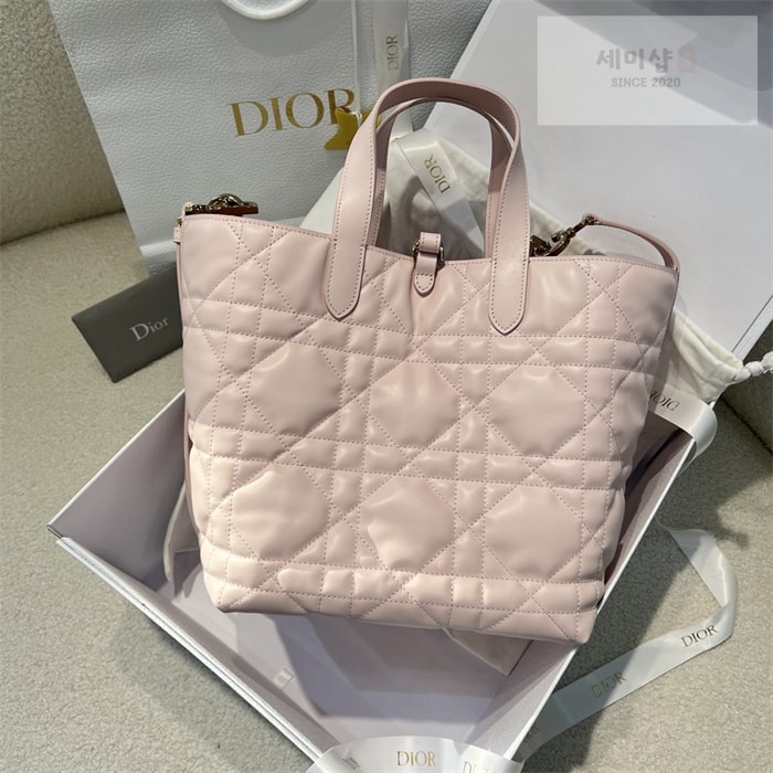 D I O R 디올 뚜주흐 미디엄 버티컬 토트백 페일 핑크 매크로까나쥬 Bag 8번 이미지