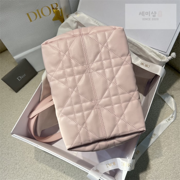 D I O R 디올 뚜주흐 미디엄 버티컬 토트백 페일 핑크 매크로까나쥬 Bag 7번 이미지