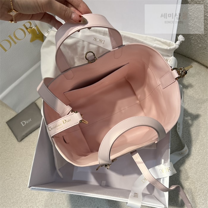 D I O R 디올 뚜주흐 미디엄 버티컬 토트백 페일 핑크 매크로까나쥬 Bag 4번 이미지
