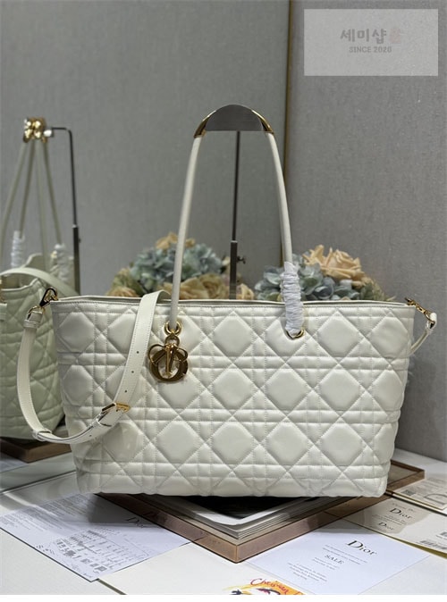 D I O R 디올 뚜주흐 백 라지 화이트 매크로 까나쥬 Bag 4번 이미지