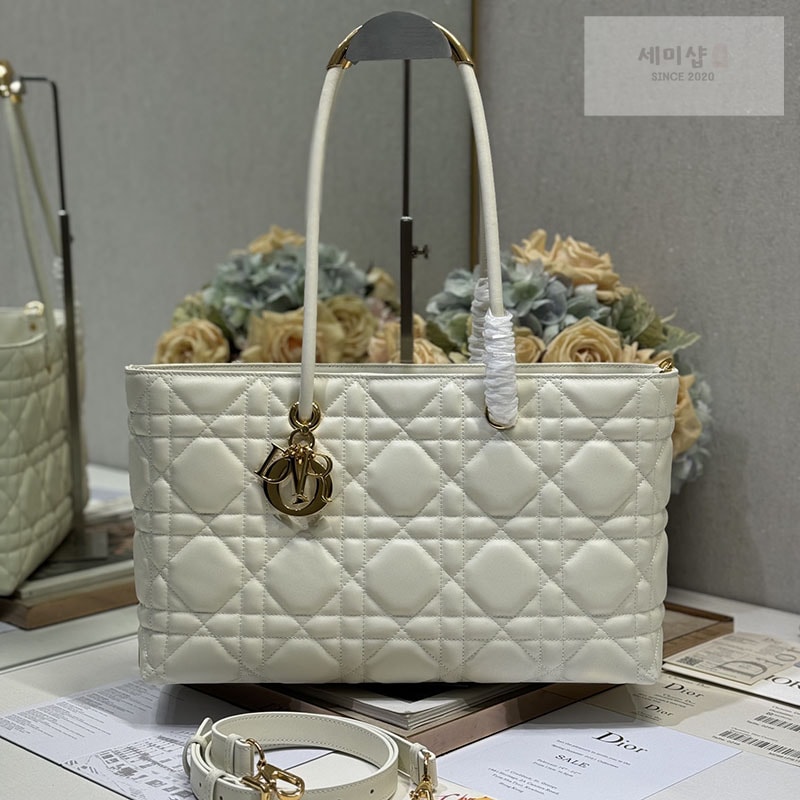 D I O R 디올 뚜주흐 백 스몰 화이트 매크로 까나쥬 Bag 6번 이미지