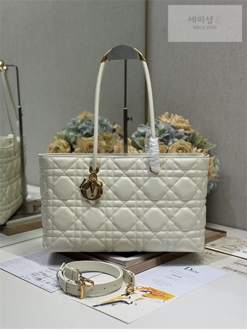 D I O R 디올 뚜주흐 백 스몰 화이트 매크로 까나쥬 Bag 1번 이미지