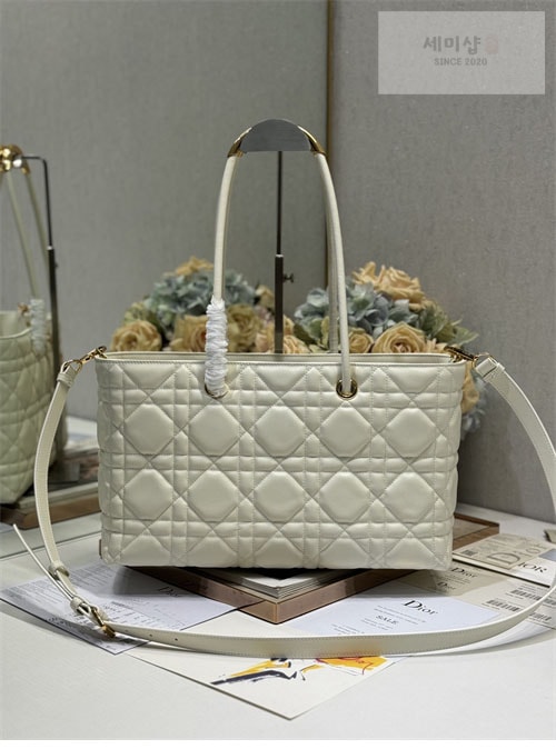 D I O R 디올 뚜주흐 백 스몰 화이트 매크로 까나쥬 Bag 8번 이미지