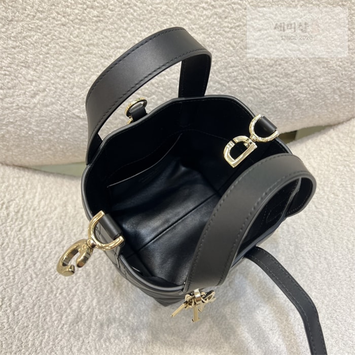 D I O R 디올 뚜주흐 버티컬 나노 토트백 블랙 매크로까나쥬 Bag 4번 이미지
