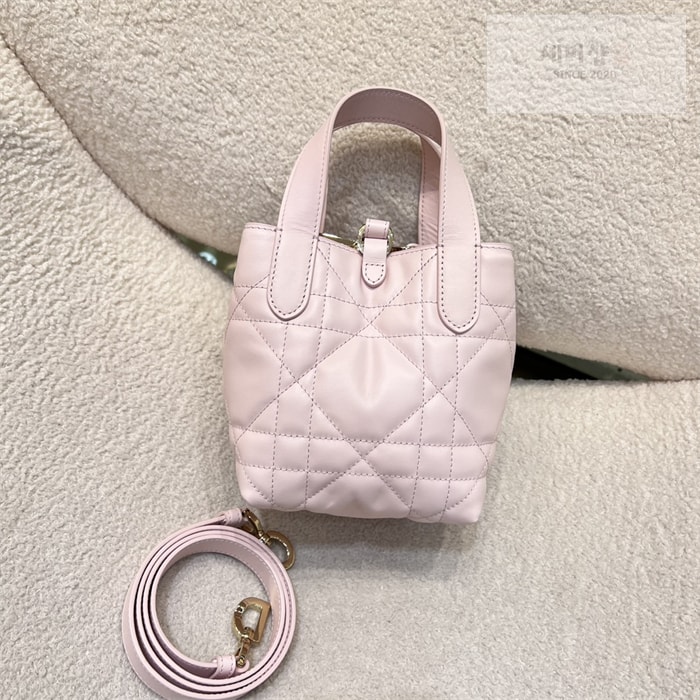 D I O R 디올 뚜주흐 버티컬 나노 토트백 파우더 핑크 매크로까나쥬 Bag 9번 이미지