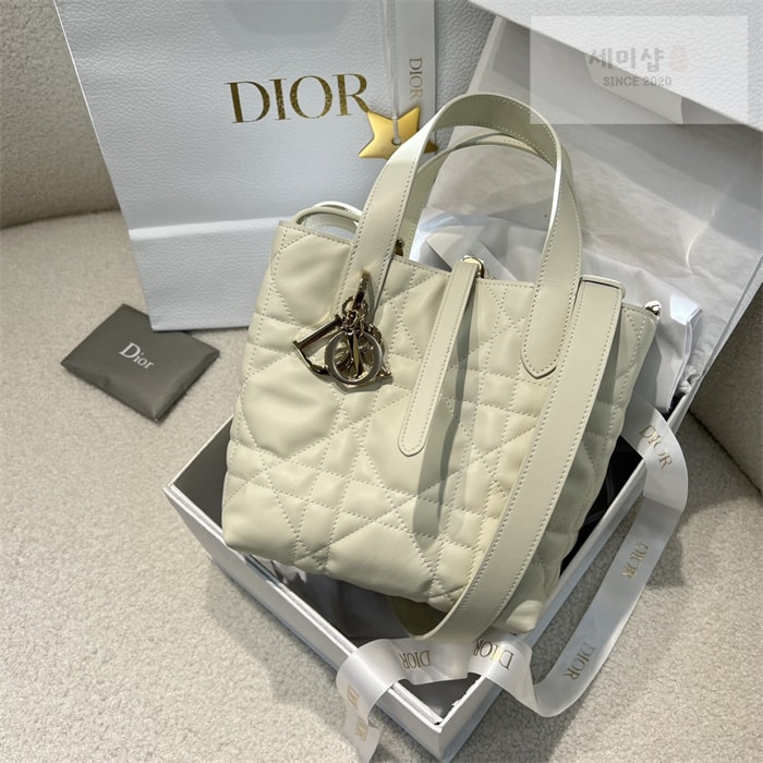 D I O R 디올 뚜주흐 스몰 버티컬 토트백 라떼 매크로까나쥬 Bag 7번 이미지